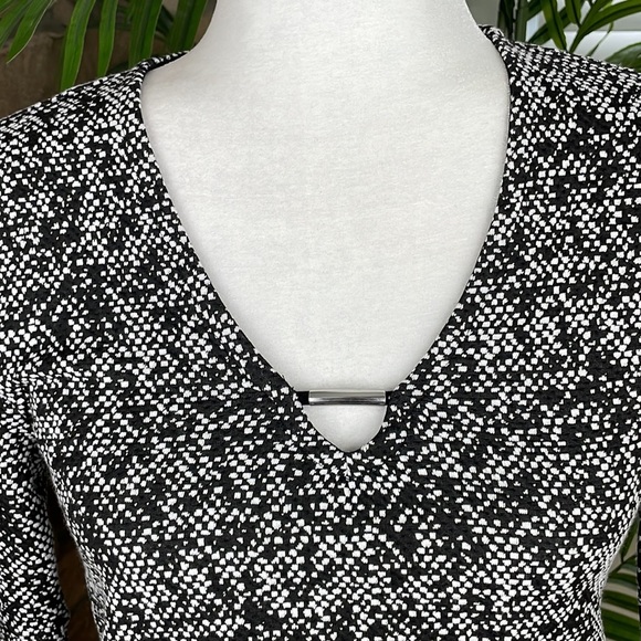 MICHAEL KORS ~ Jacquard V-Neck Long-Sleeve Top ~Black/White ~ NWT! - Picture 2 of 8